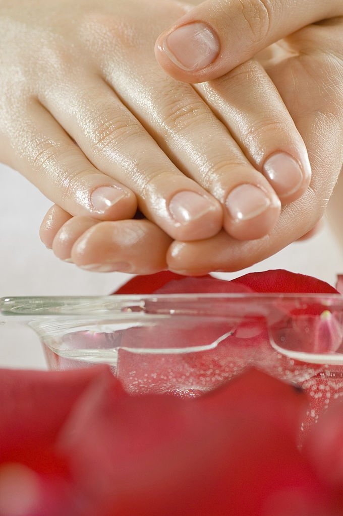 BEAUTE DES MAINS : DEPOSE SANS MANUCURE 10 SEANCES + 3 OFFERTES image
